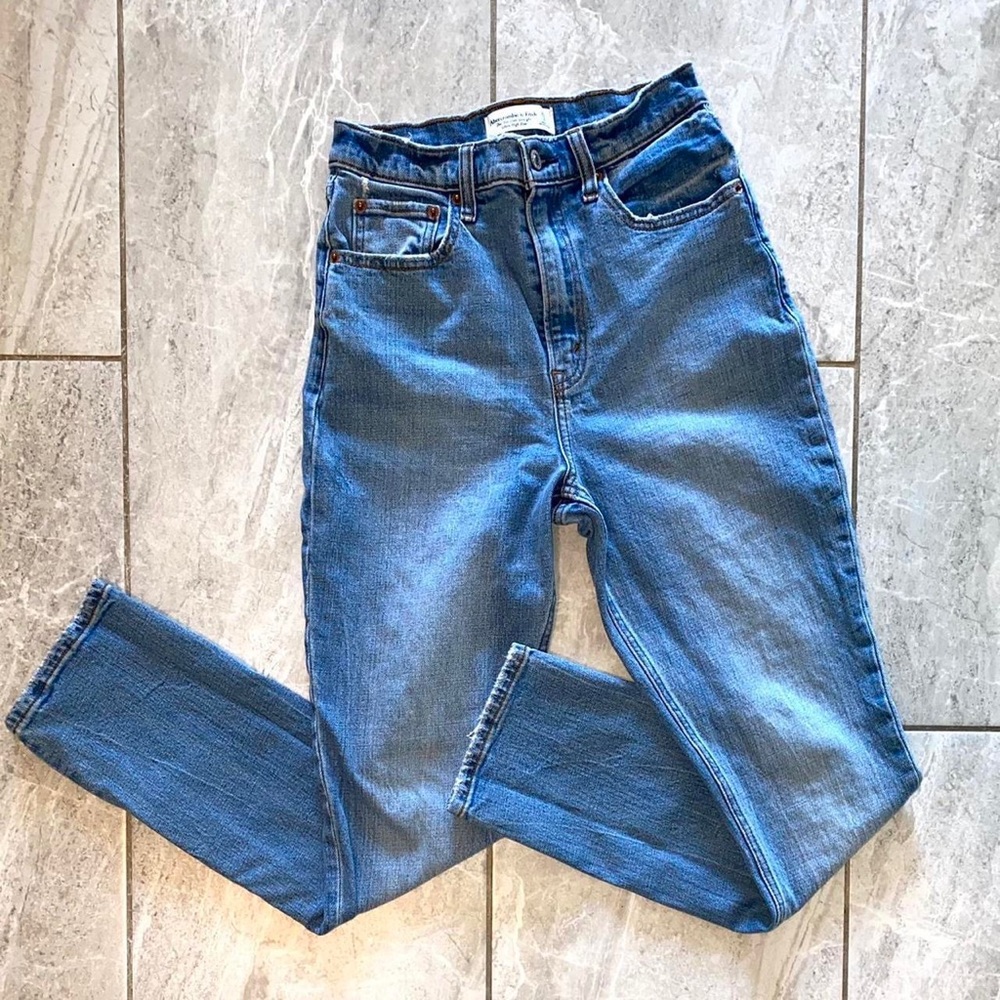 abercrombie & fitch curve love 90s slim straight ultra high rise jeans in medium